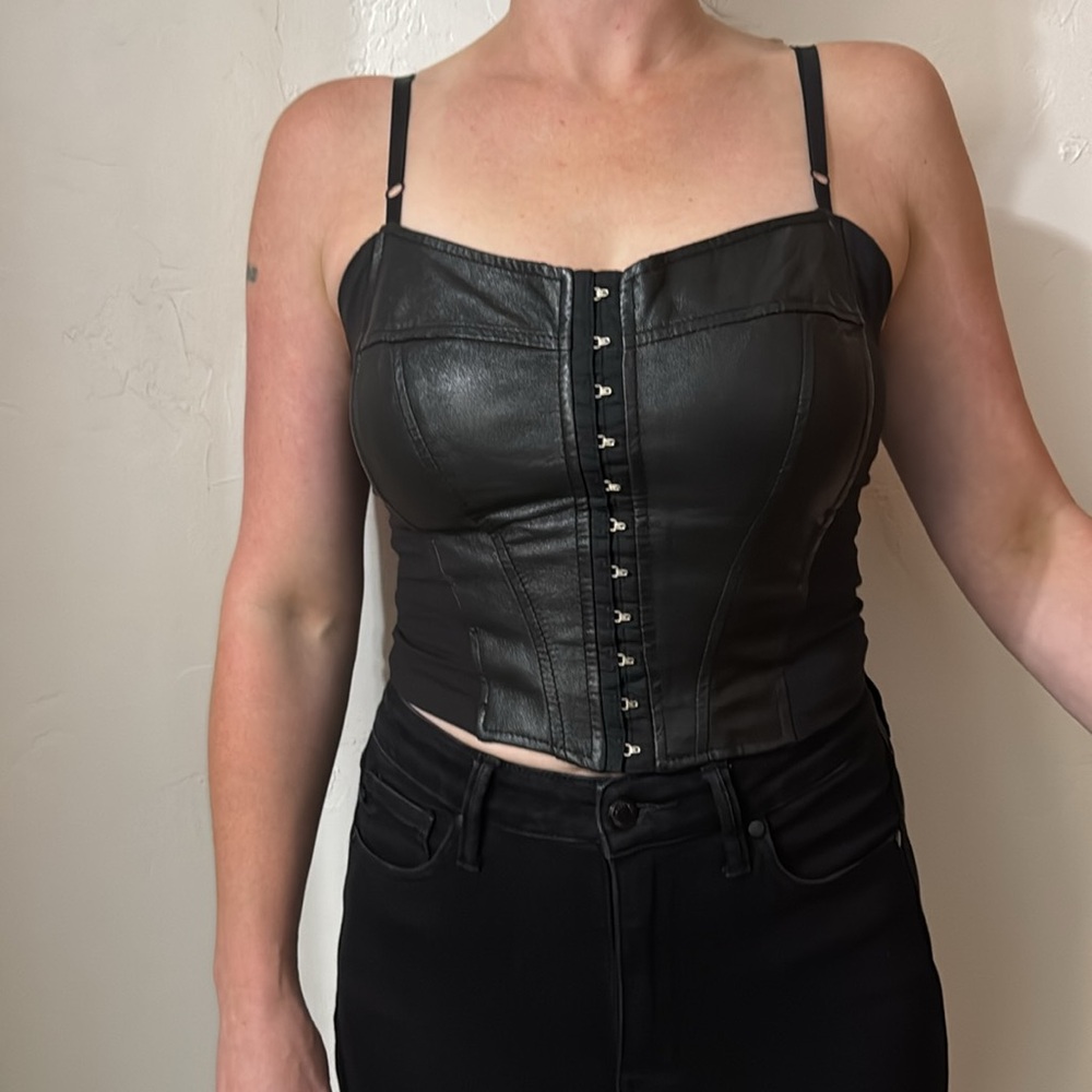 Maxima black leather corset tank w adjustable straps M